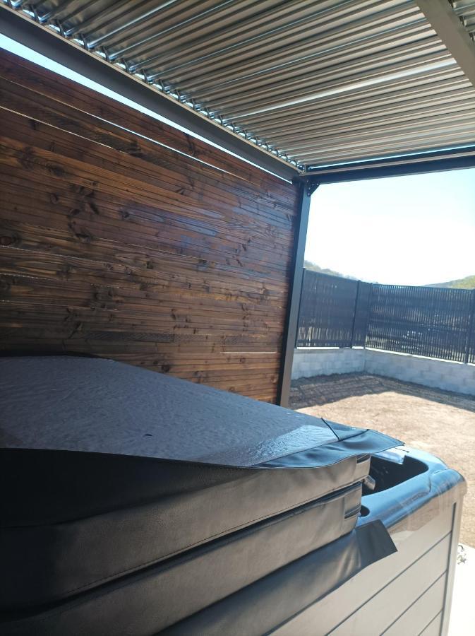 Loft Sauna Jacuzzi Ospariegeois ลาเวอลาเนต์ ภายนอก รูปภาพ