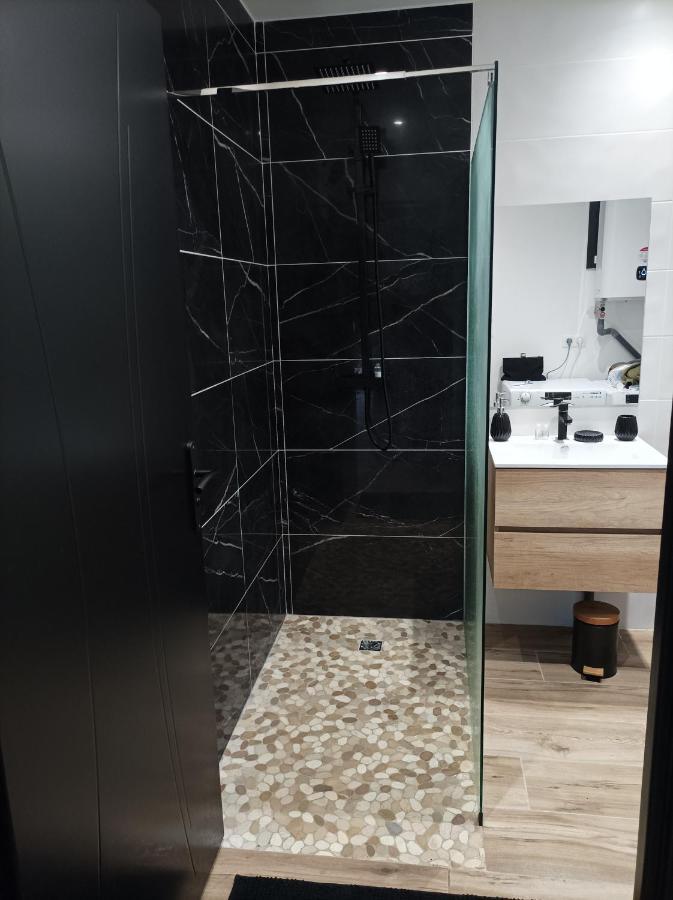 Loft Sauna Jacuzzi Ospariegeois ลาเวอลาเนต์ ภายนอก รูปภาพ