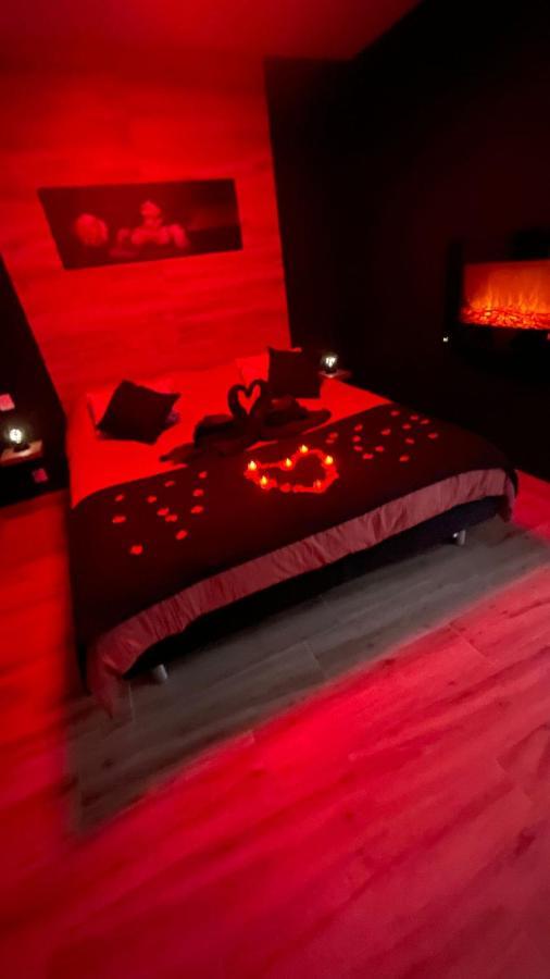Loft Sauna Jacuzzi Ospariegeois ลาเวอลาเนต์ ภายนอก รูปภาพ